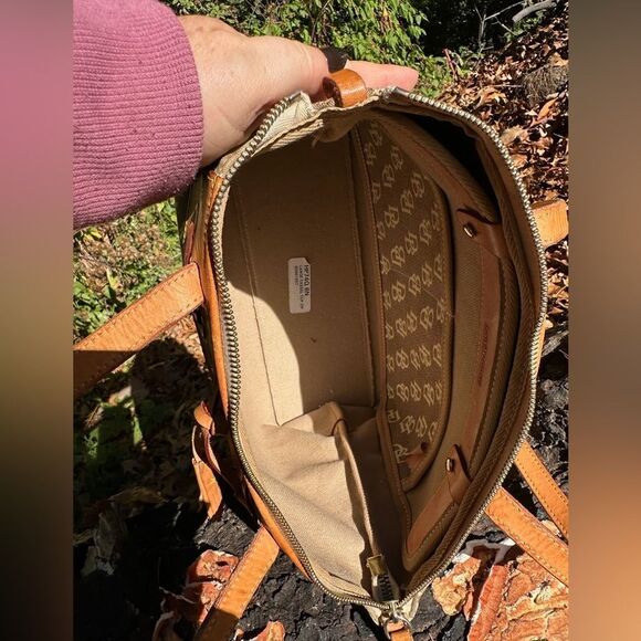 Dooney & Bourke Shoulder Large Tassle Zip Top HP74Q BN - Picture 7 of 9